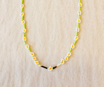 Green Daisy Chain Necklace image 0