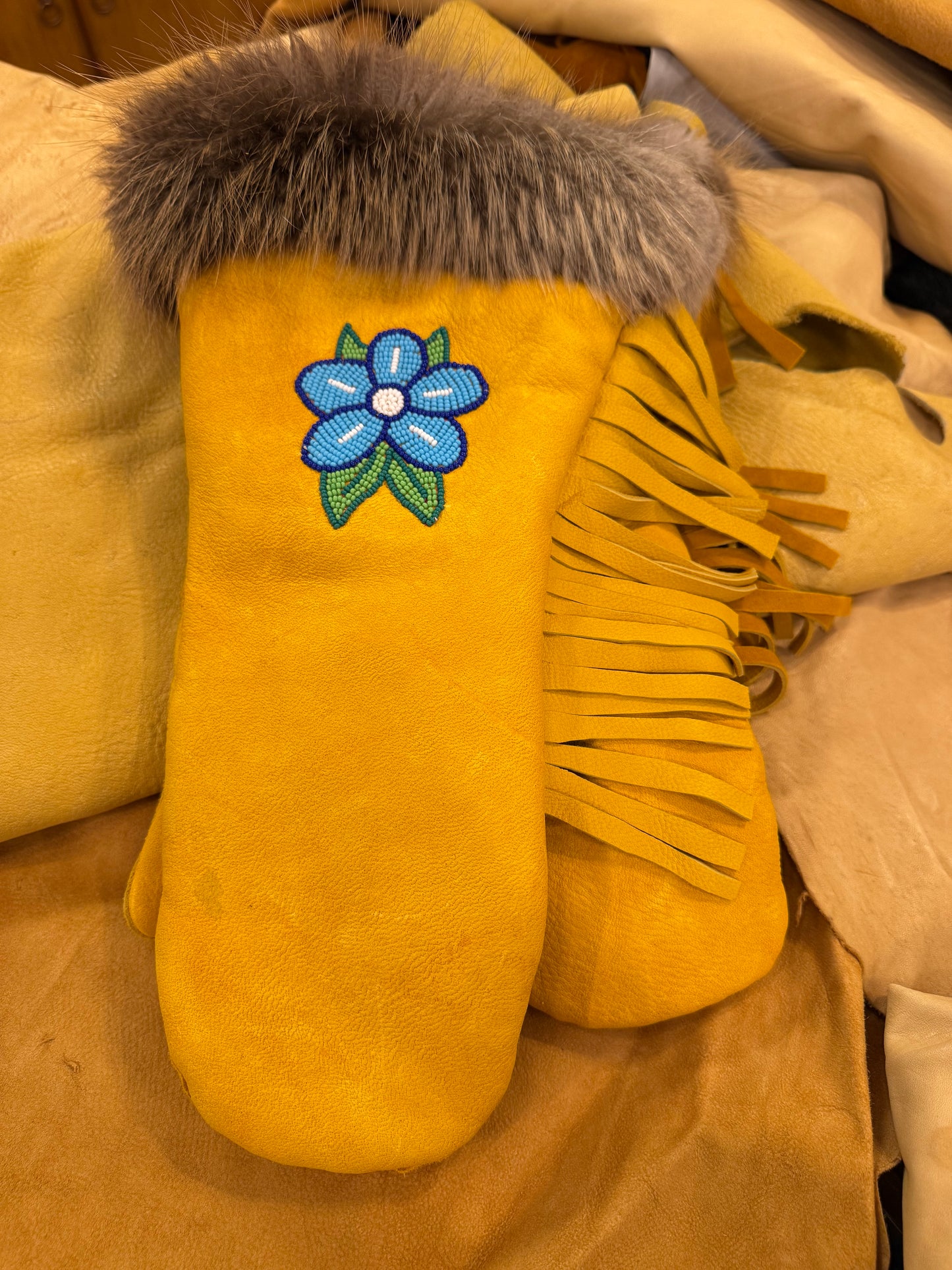 Handmade Moosehide Gauntlets – Indigenous Made (Size Medium)