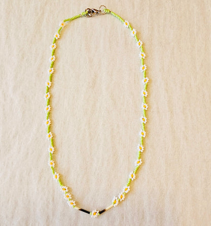 Green Daisy Chain Necklace image 1