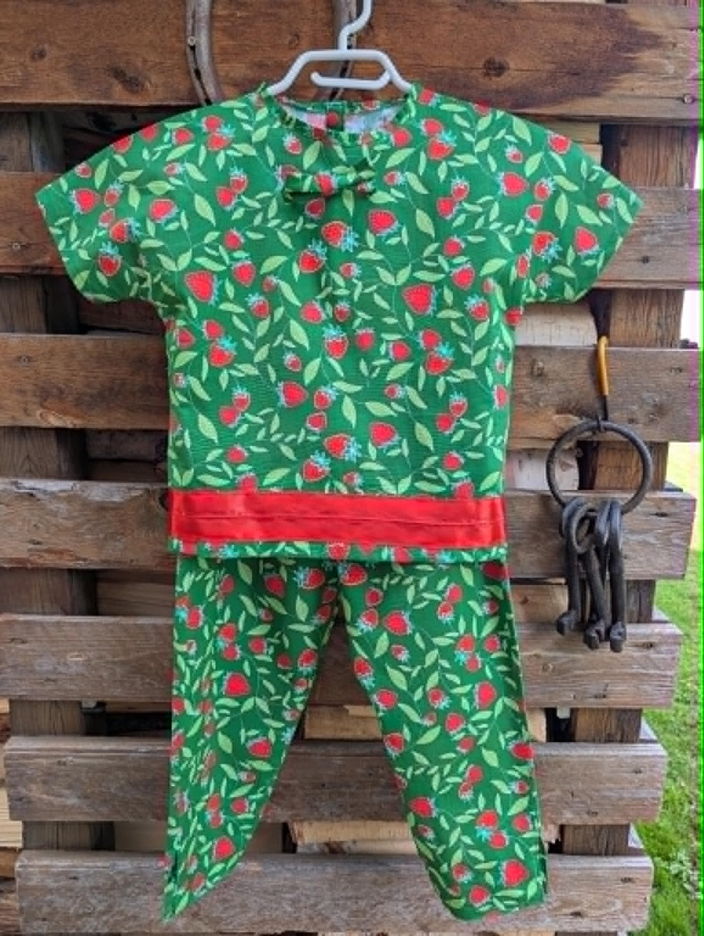 Strawberry Meadow Lounge Set – Size 6X
